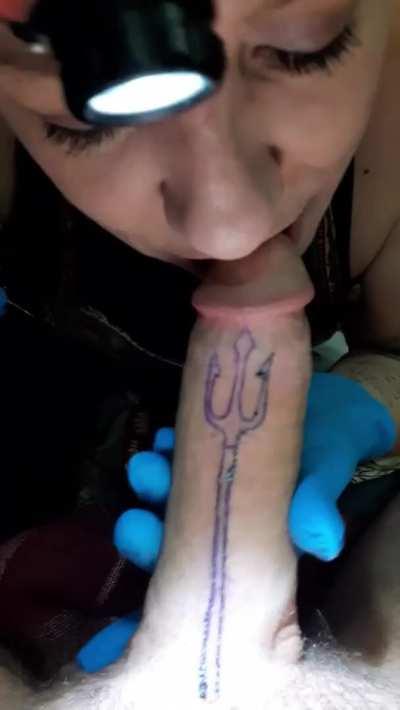 She Sucked of a Client While Tattooing Him