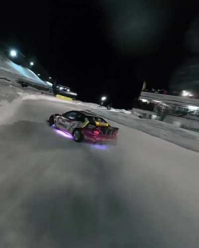 u/BoraxlesTheSixt made a post saying that music should be added to this video