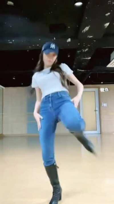 210223 YooA #Bicyclechallenge @official_chungha TikTok