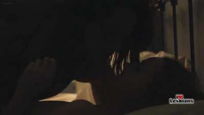 Monica Raymund & Caitlin Hammond (Hightown - s01e01)