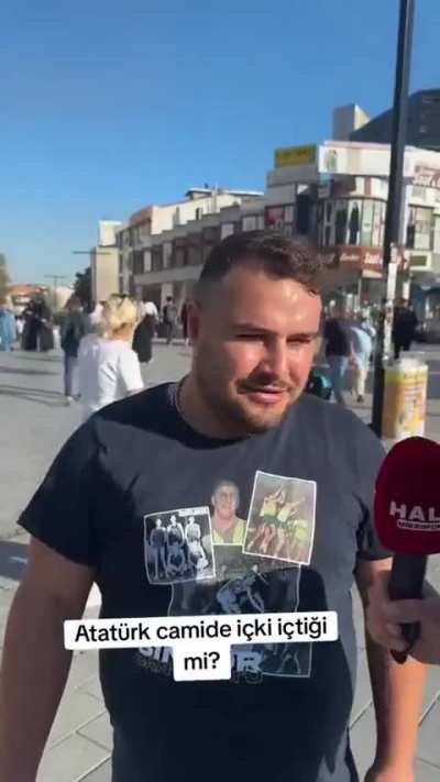 Adam Atatürkle kondopolosu karıştırdı heralde amk