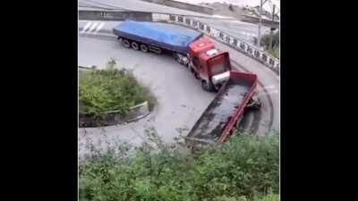 WCGW when two truck meet