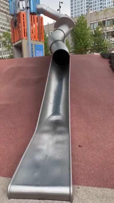 A Boston police officer decided to personally check the safety of a children's slide. Here's what happened 🤭