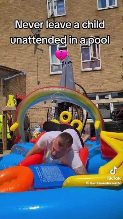 Never leave a child unattended in a pool 💔