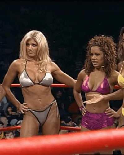 Torrie Wilson‘s body is so hot and just perfect 🔥