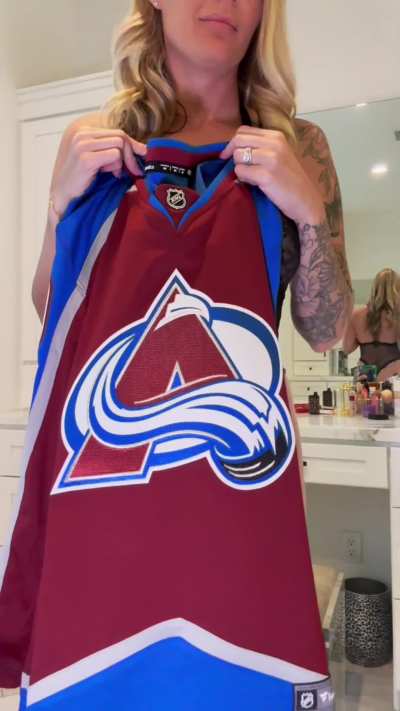 The playoffs make me horny and wet! 💦 Go Avs Go!