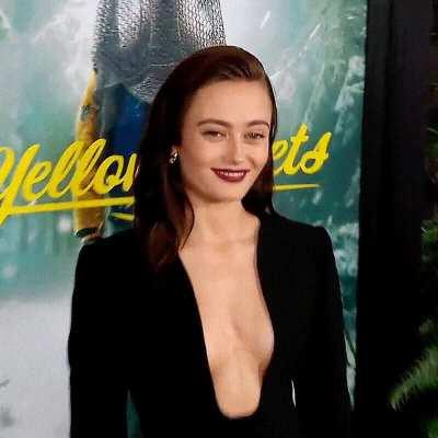 Ella Purnell looks so good in this outfit