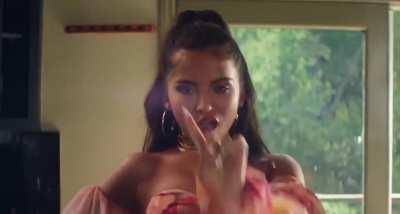 Bela in that top tho