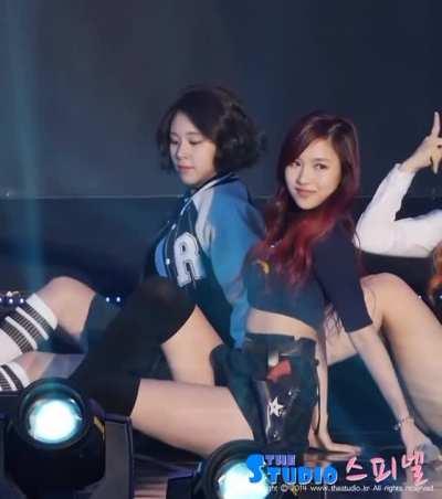 151206 - Stunning Mina performing Candy boy