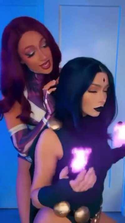 caitlinchristinee as raven and rebeccaseals as Starfire