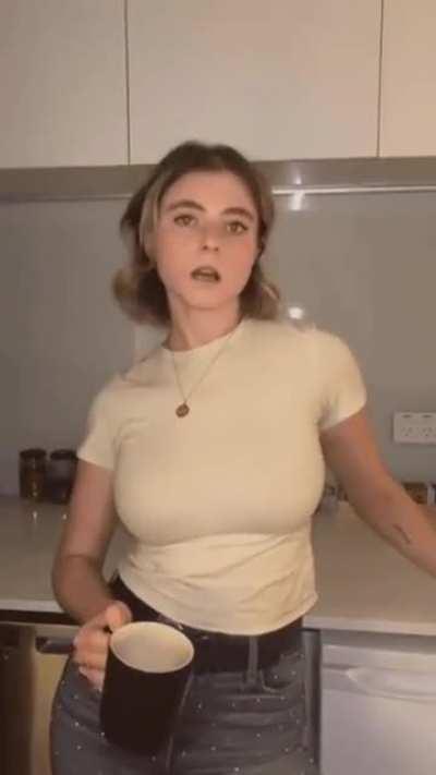 Thomasin McKenzie is stacked