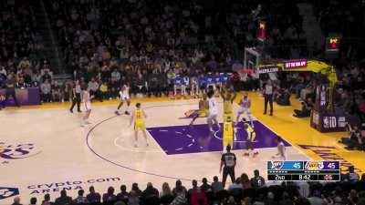 [Highlight] While LeBron goes for his record, OKC are on fire from three, already draining 10 3's in the game