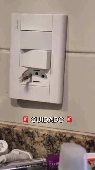 The electro worm of 4th wall