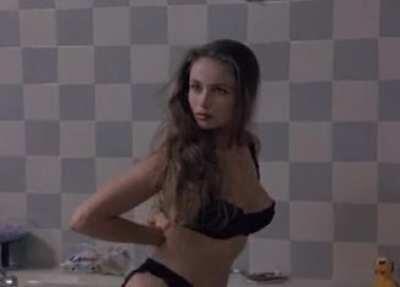 emmanuelle beart gif