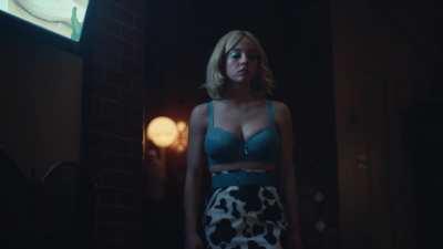 gentle casual jiggle