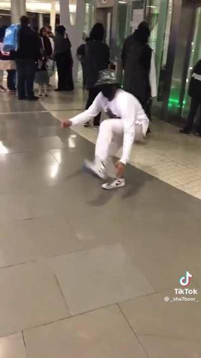 the vid got shot in front of me in Abdalli mall, no way this guy uploaded this 💀 BETTER BE A JOKE