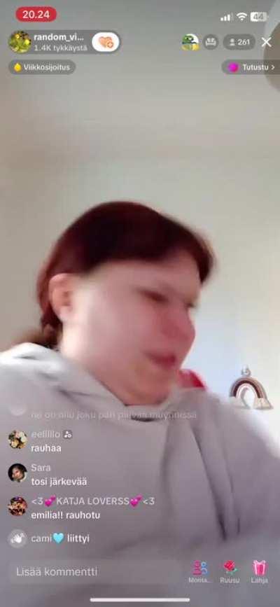 saatoin naurahtaa hiukan