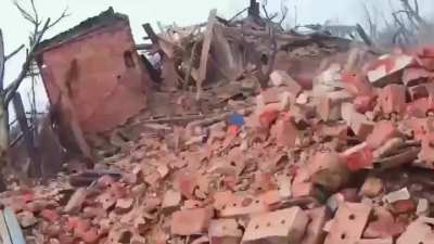 Ukrainian fighter kills Russian soldier at close range in Toretsk, April 2025