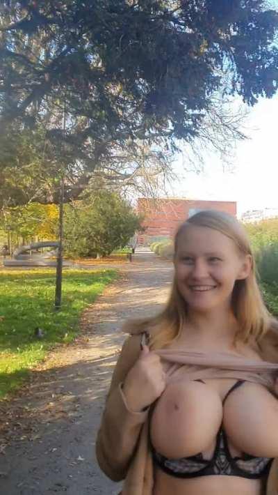 A wise crow warned me that there were people walking in the other alley. I disobeyed and scored a small 