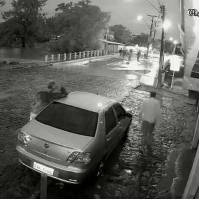 Bridge collapsing in Minas Gerais, Brazil today. [NSFW]