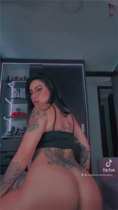 wiggle wiggle jiggle jiggle