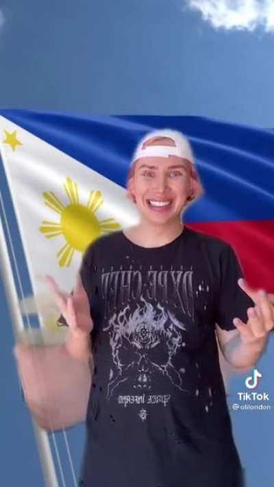 Oli London 🥵 is shifting focus to SEA countries already starting from the Phillipines 🇵🇭. He such a trendsetter!! 😍 I know other companies would copy him after this 😬. They could never 🤪.