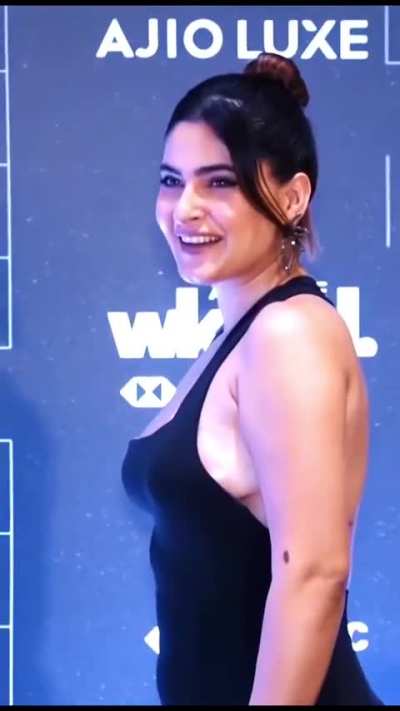 Hot n Sensual Karishma Sharma