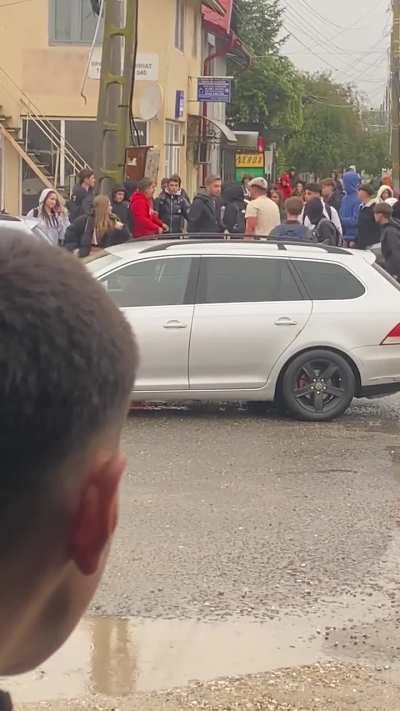 Bătaie stil gipsy intre doi elevi de liceu din comuna Răcari
