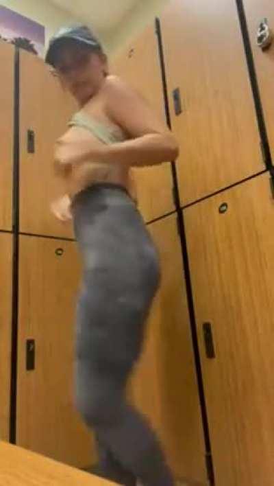 I love not wearing any panties under my leggings ;)