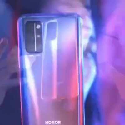 Бюджетная реклама телефона