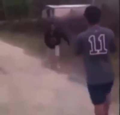 🏃🏾‍♂️ 👊 💫