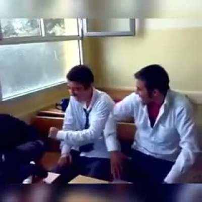 ermeniler, Türklerin nasıl 10 milyon ermeniyi öldurdüğünü anlatıyor