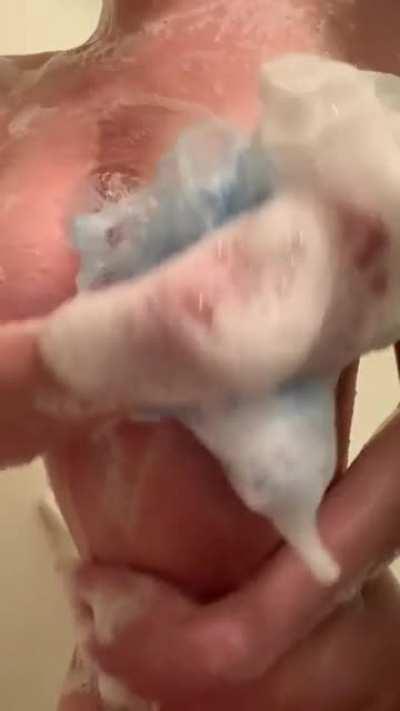 So what would you guys do for a face reveal? I know you want to see it!