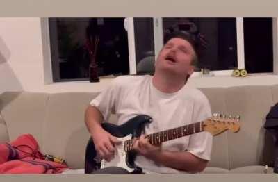 what effect did mac use on his guitar?