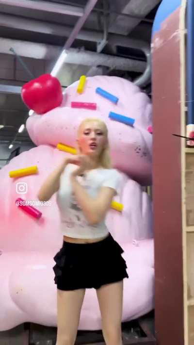 Somi - very busty dance 