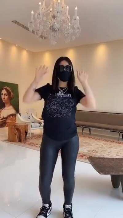 Ya hacia falta un bailesito de Kimberly