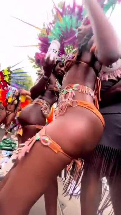 Throwback to Notting Hill Carnival with some SERIOUS boxcies 🍑🔥