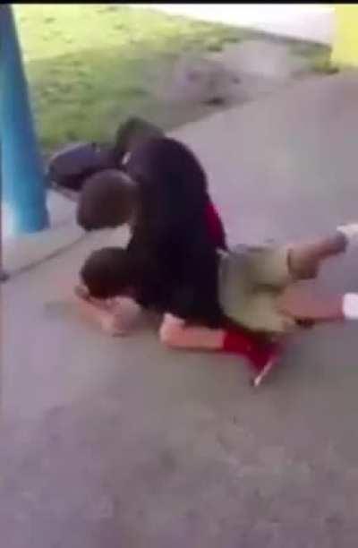Bully tries to pick on a kid with MMA training, and gets served.
