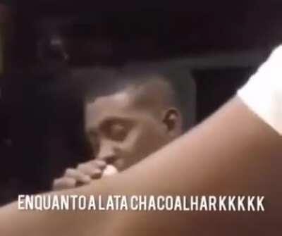 enquanto a lata chacoalharkkkk