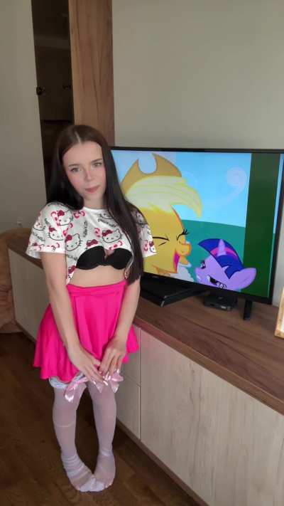 I'm tiny, but am I cute..?