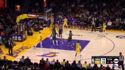 [Highlight] LeBron intercepts Vanderbilt's pass to DLo and scores it