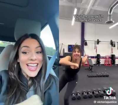 This was so adorable. Victoria Justice duet with Daniella Monet singing Chicagooo
