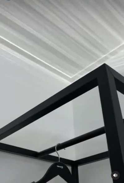 Сегодня я проснулся под спецэффекты из Интерстеллара и понял, что в матрице произошёл сбой. Цифровой ветер принёс строки Брюсова. Море сводит меня с ума. Пора возвращаться на север — в Сеул.