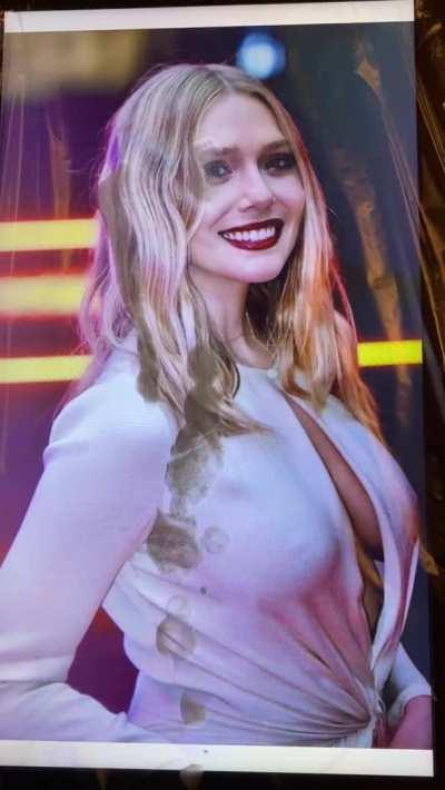 I love Elizabeth Olsen in this dress