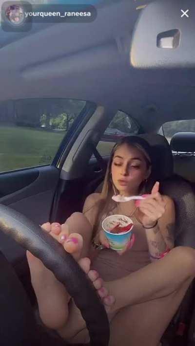 Raneesa Marrero @yourqueen_raneesa was live in her car from Feet 👣 Friday!!