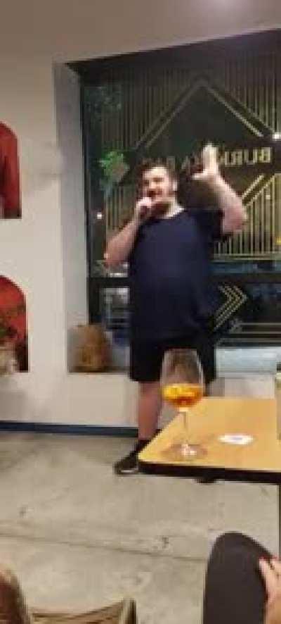 Fragmento de mi debut en Stand-Up, ayer en Burkina Bar, parte de una muestra de la Escuela Argentina de Stand Up