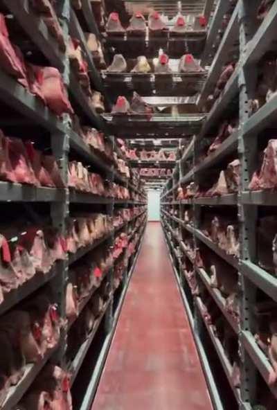 Самое большое в мире хранилище мяса. Стоимость запасов на $10 миллионов. Веганы ваш выход...