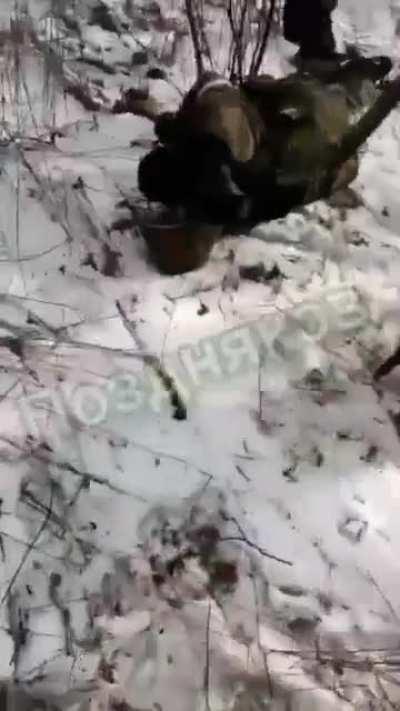 Ukranian soldier shoots and kills a POW