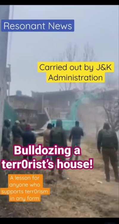 Ayo, Yogiji vibing in Kashmir too! 🚩