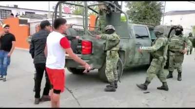 Civilians in Mexico harassing the troops after a gunfight between soldiers and cartel